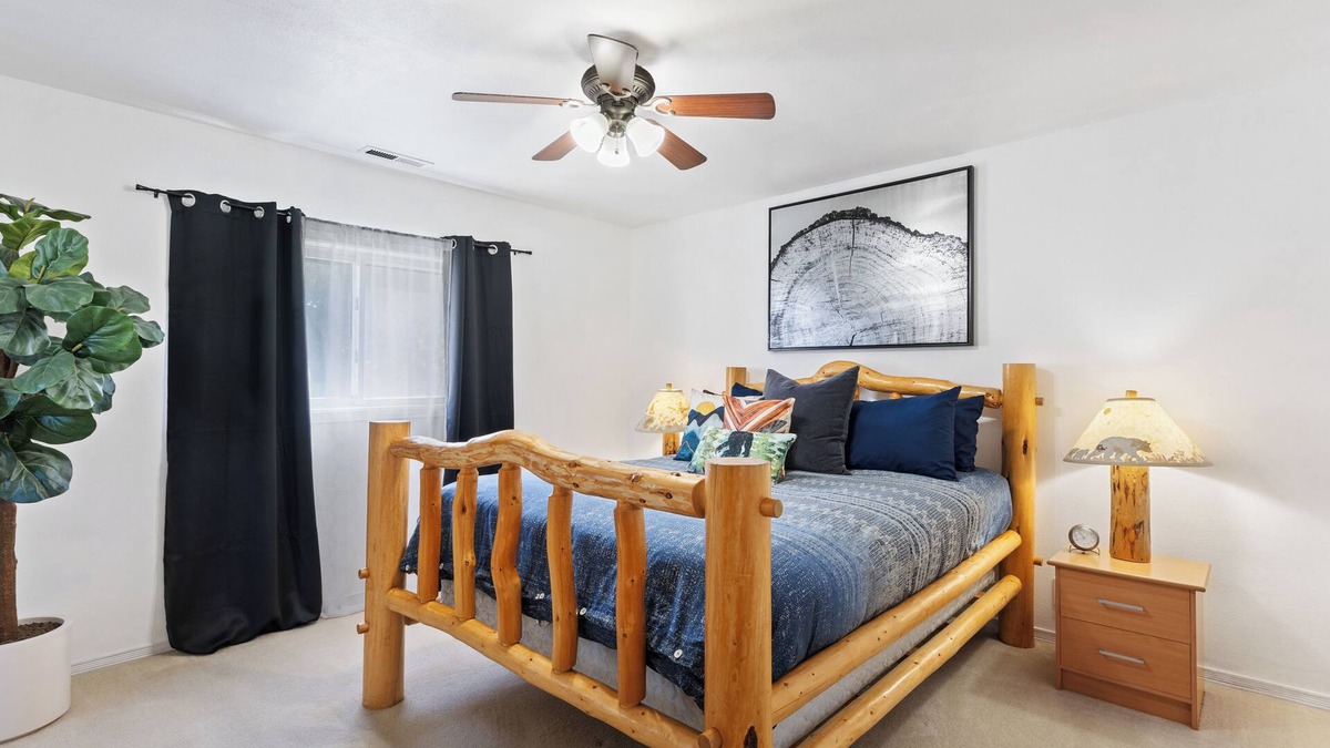 Castle Rock House | Bigfoot Hideaway! 5-bedroom house with Hot Tub in beautiful Castle Rock