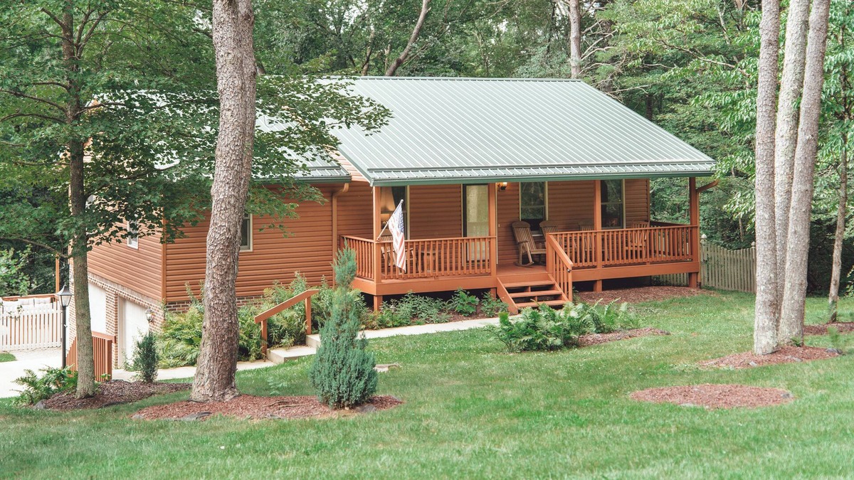 Logan House | Bigfoot's Hideout: A Hocking Hills Escape