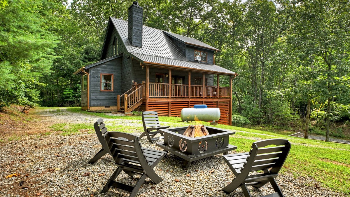 Morganton Cabin | Bigfoot's Solitude | Game Room | Outdoor Firepit | Grill