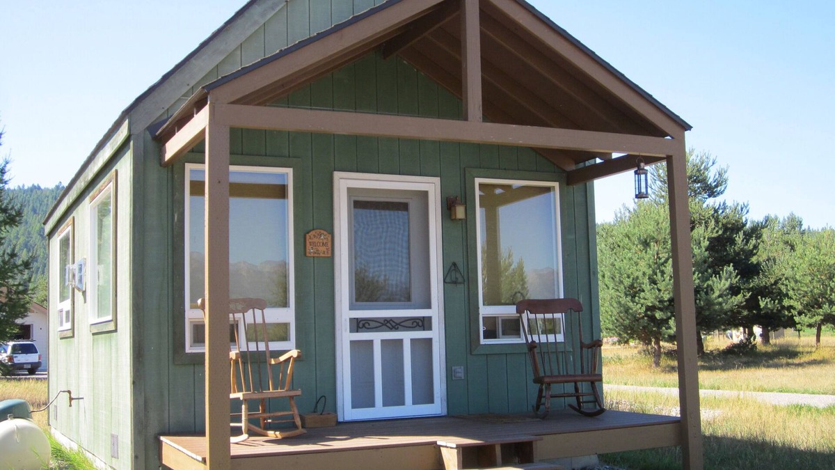 Bigfork Cabin | Bigfork Cozy Cabin for Two