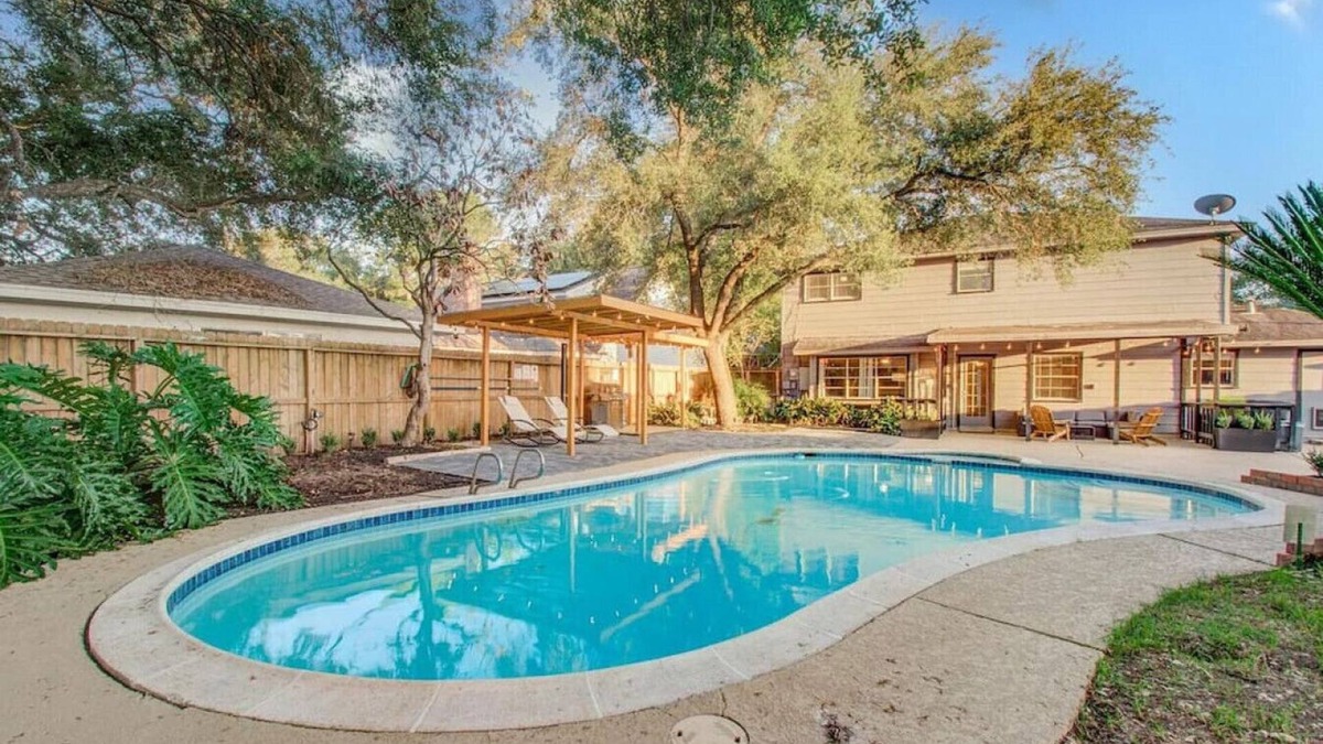 Jersey Village House | Bigger & Better Tropical Oasis