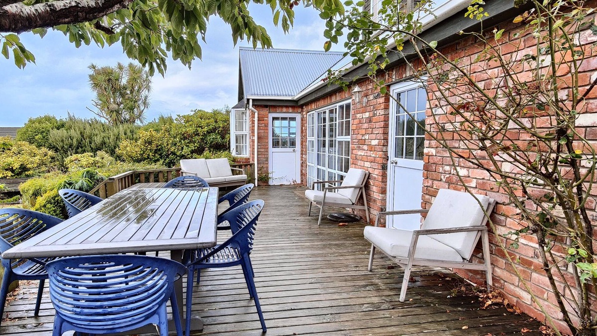 Riverton House | Biggest in the Bay!