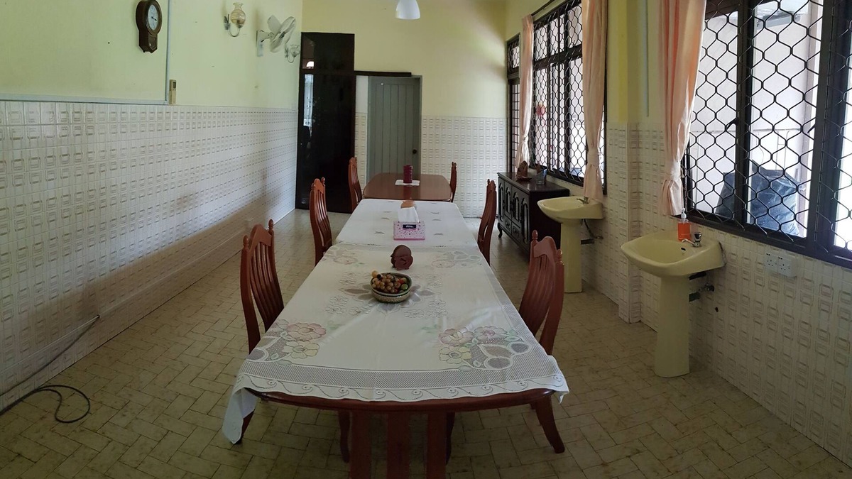 Taman Bunga Ros Villa | Biggest Villa with Pool in Lumut-Manjung 20000sqft