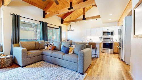 Majestic Pines Apartment | Bigwood #45 condo