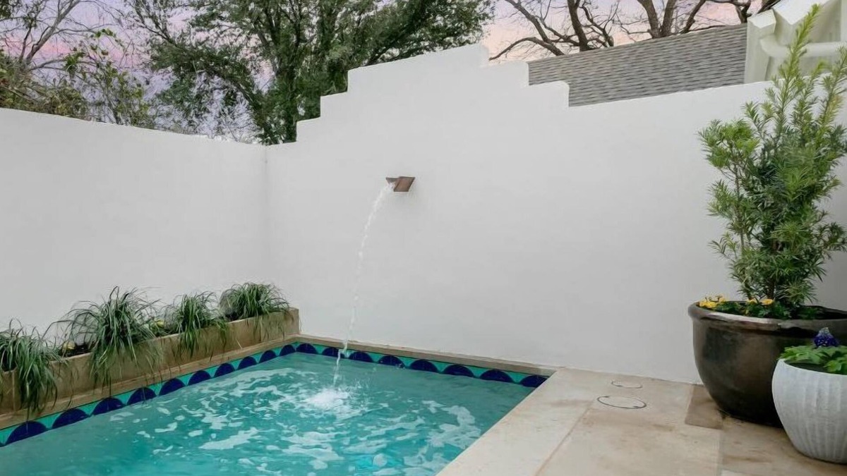 Fredericksburg Cottage | Bijou: Collette | Luxury Cottage | Plunge Pool | Full Kitchen