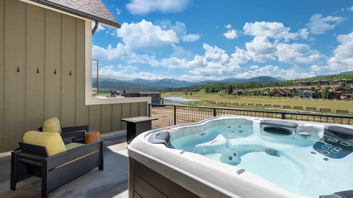 Fraser House | Bike-Friendly Mountain Retreat with Stunning Views