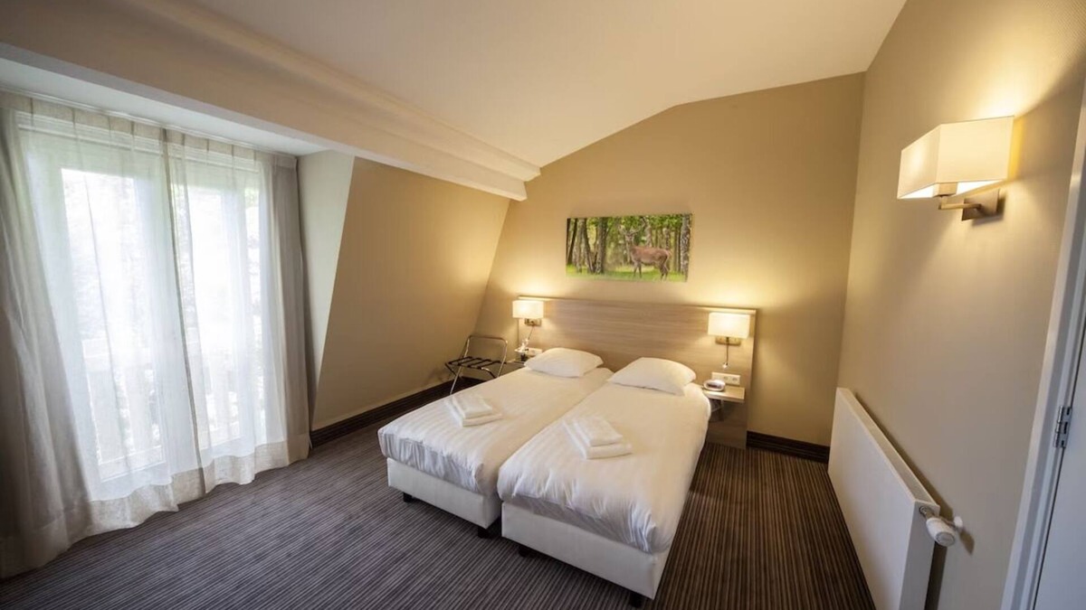 Beekbergen-West Hotel | Bike-Friendly Stay with Outdoor Access to Veluwe Parks! Free Parking, Dining!