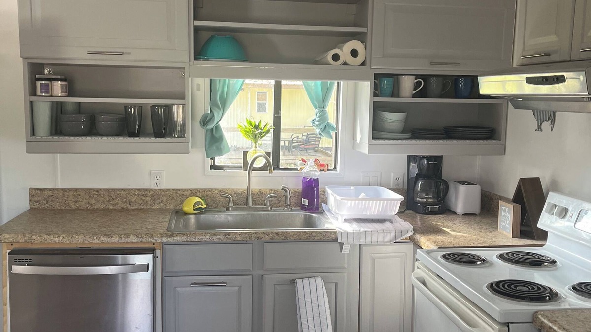 De Leon Springs House | BIKE WEEK -JEEP WEEK Charming 2-bedroom mobile home in DeLeon Sprgs w/ WiFi, AC