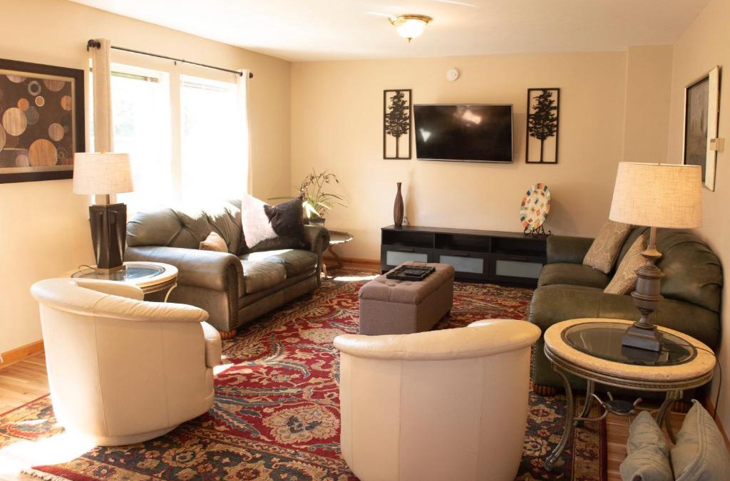 Athens House | Biker Hiker friendly 3 bedroom by Strouds Run State Park