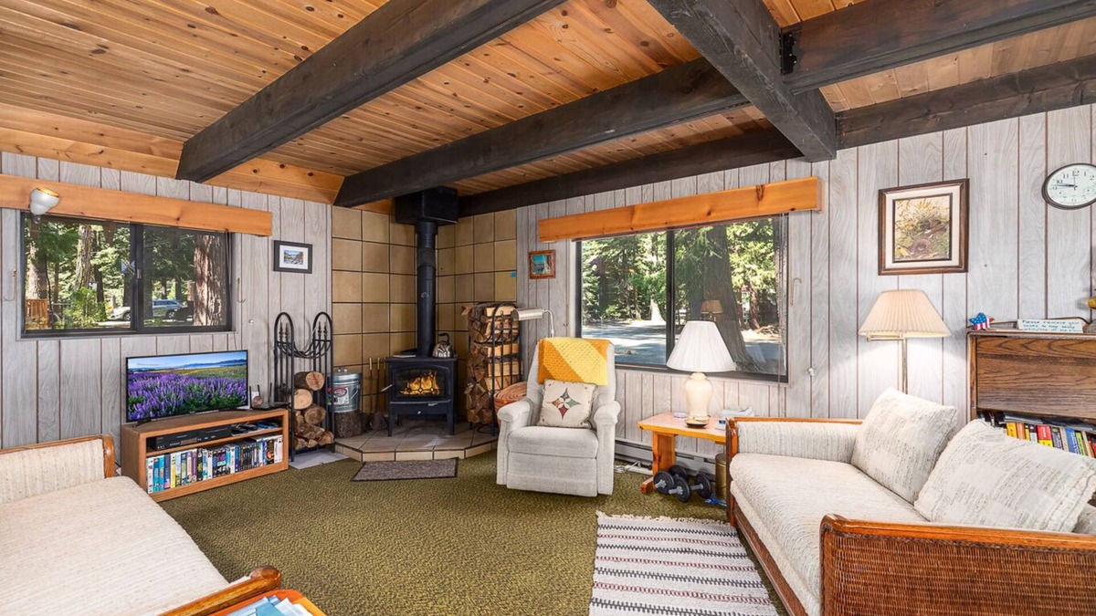 Tahoma Cabin | Bikes + Kayak Avail! Authentic Cabin in Friendly West Shore - "Mirthwood Den"