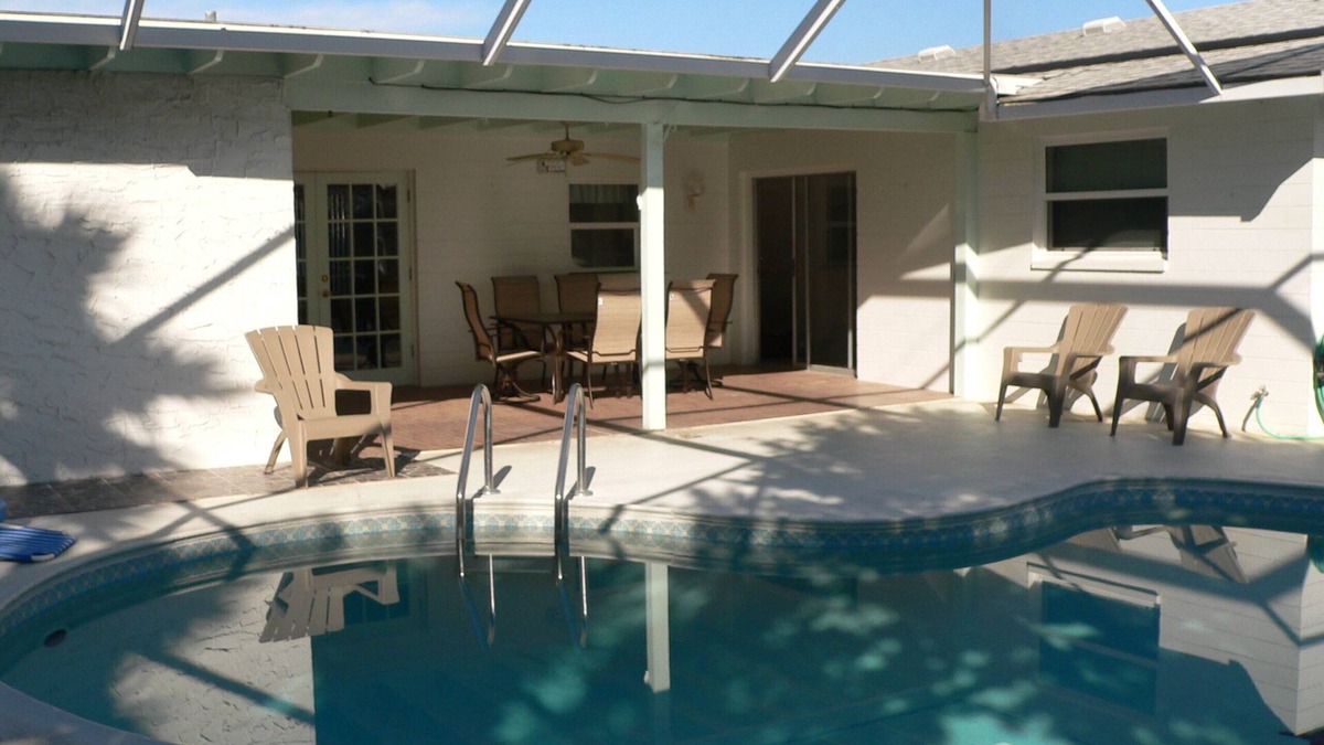 Ormond Beach House | Biketoberfest special!Charming 3Bedroom Pool House by the Beach in Ormond beach