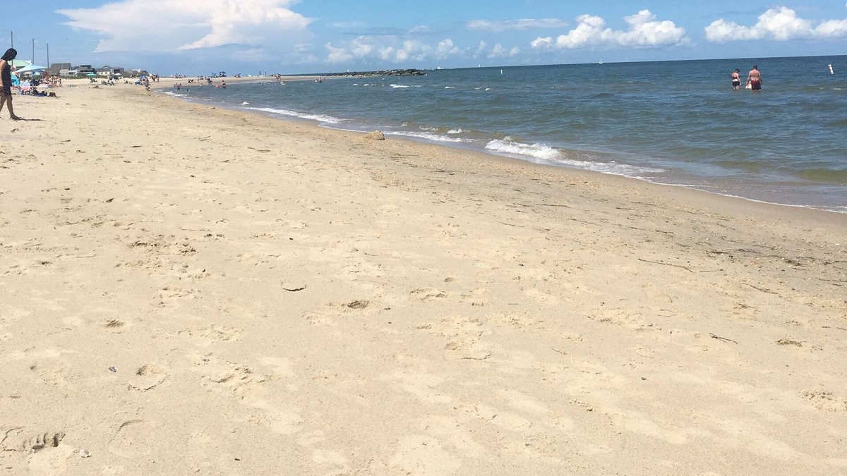Buckroe Beach House | Bikini Bottom, 2 blocks from the bay. Family cottage, couples hideaway