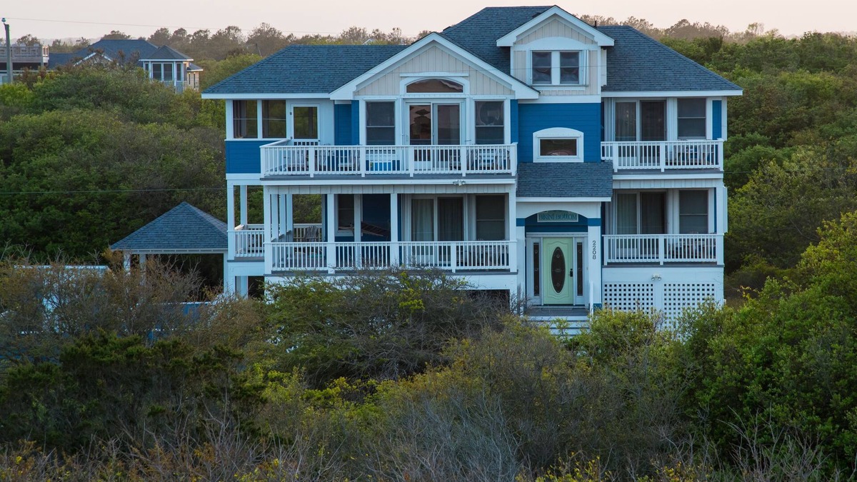 Carova Beach House | 'Bikini Bottom' Invites You to Relax and Play By the Sea