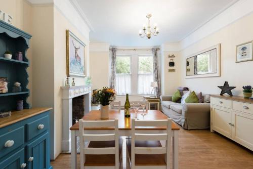 West Harrow Apartment | Bikki Apartments - 2 Bedroom