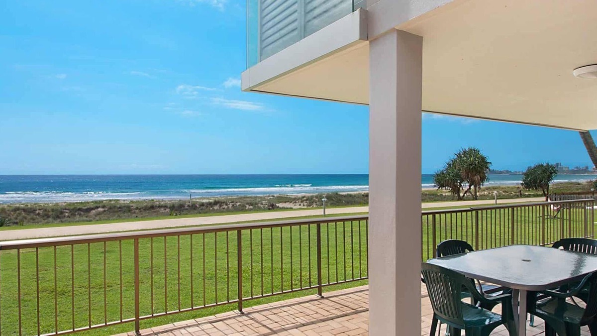 Bilinga Apartment | Bilinga Beach 4 - Absolute Beachfront