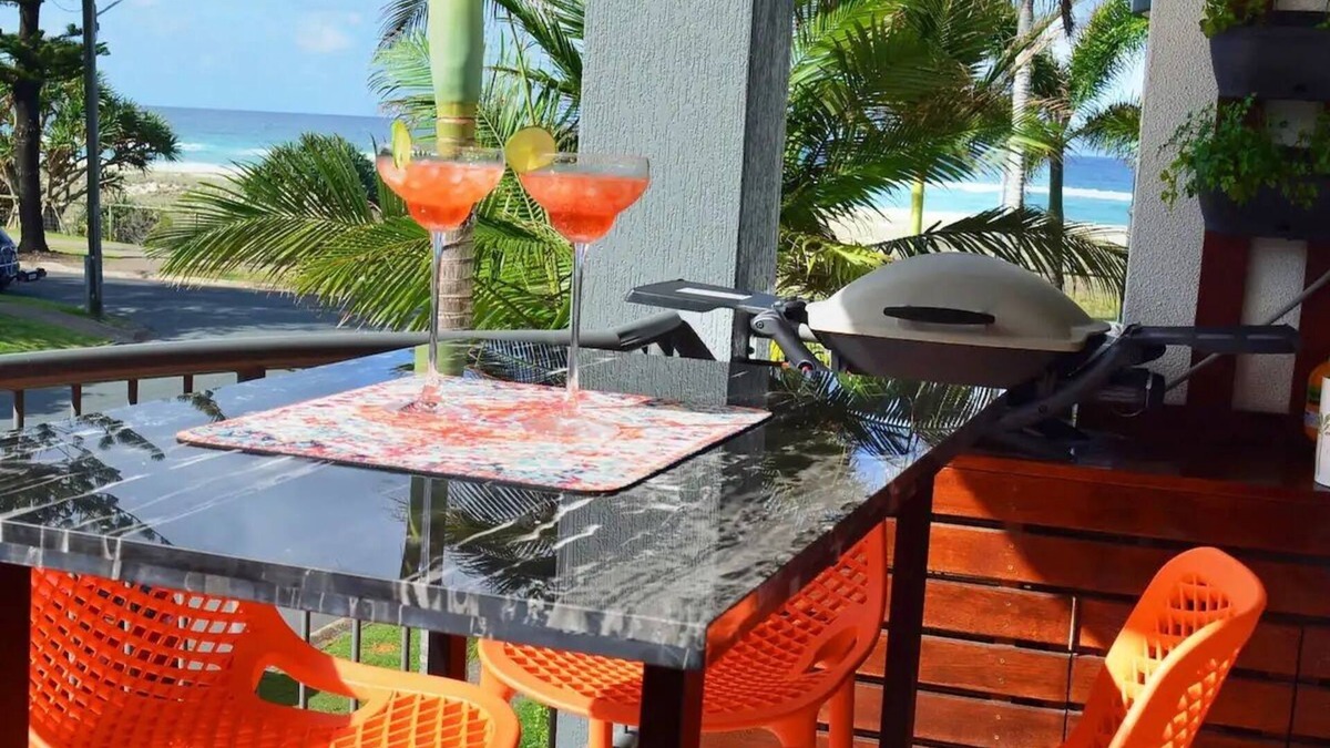Bilinga Apartment | Bilinga Bliss - Luxury chic beachfront apartment. All Inclusive.