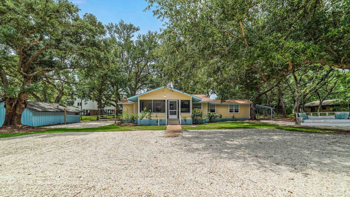 Orange Beach Cottage | BILL FISH COTTAGE-LARGE GROUPS, FAMILY REUNION, BALL TEAMS- ALL WELCOME!!!!