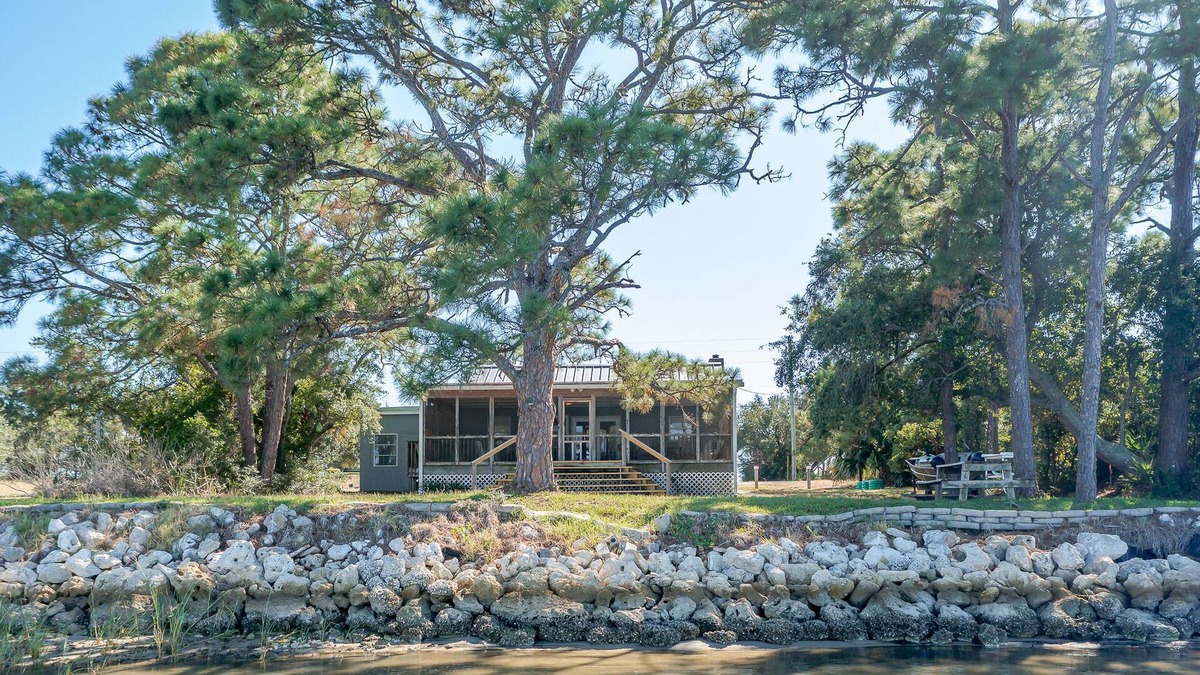 Alligator Point House | Bill's Bay Breeze-Beautiful Alligator Point Home