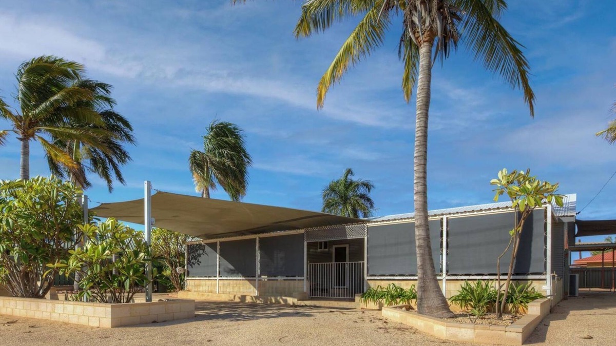 Exmouth House | Billfish - Close to town and across from bushland