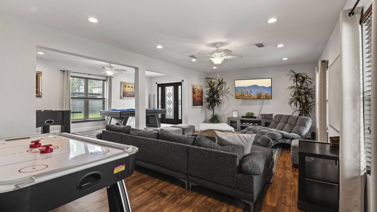 MacGregor House | Billiards | Ping-Pong | Foosball