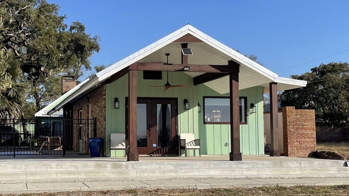 Biloxi Cottage | Biloxi Beach House - beach views, outdoor kitchen & POOL in the heart of Biloxi!