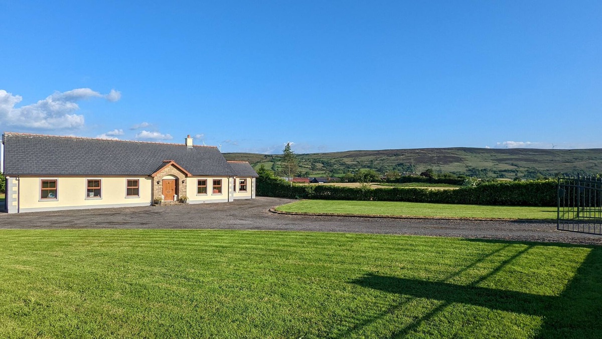 Castlederg House | Bin Mountain Self Catering