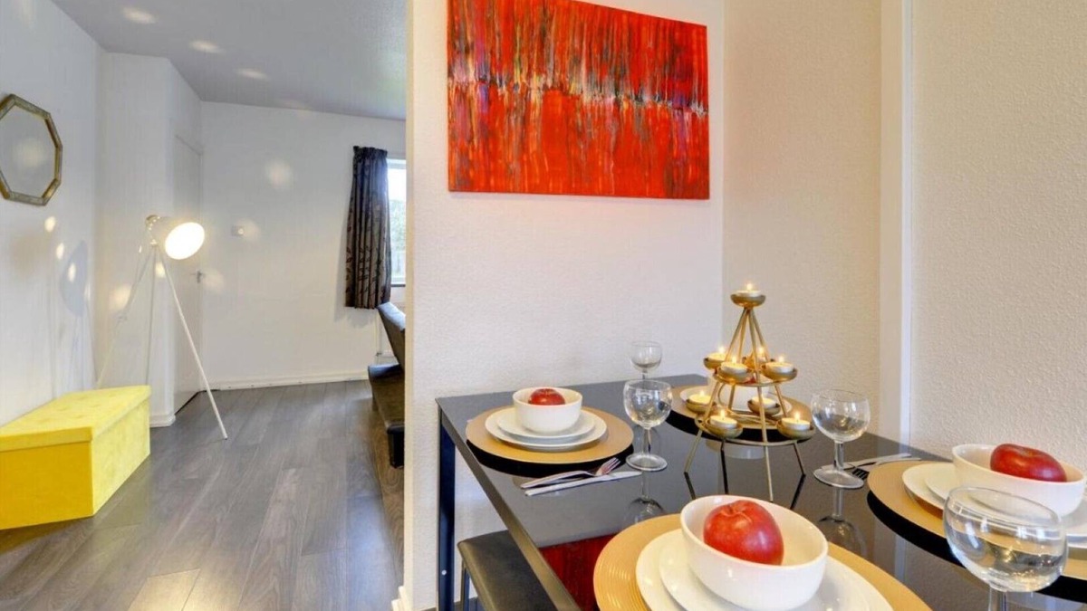 Weston by Wellend House | Binley Cottage Coventry - Elegant 3 Bedroom House
