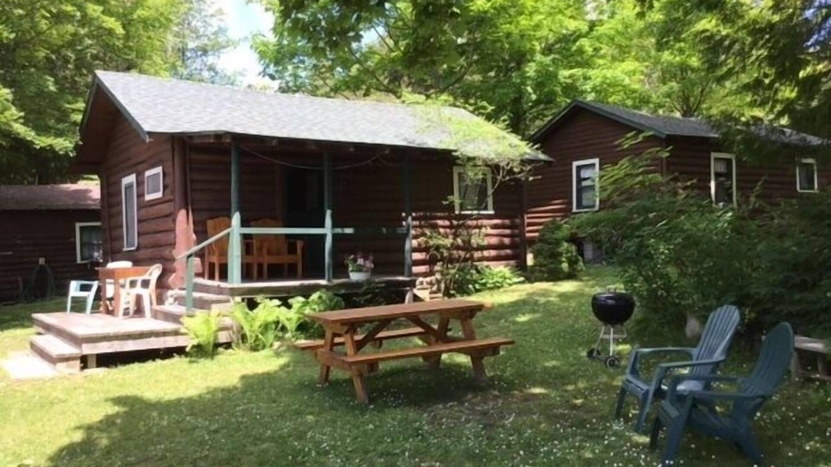 Cedarville Cabin | Birch Cabin - Les Cheneaux Landing