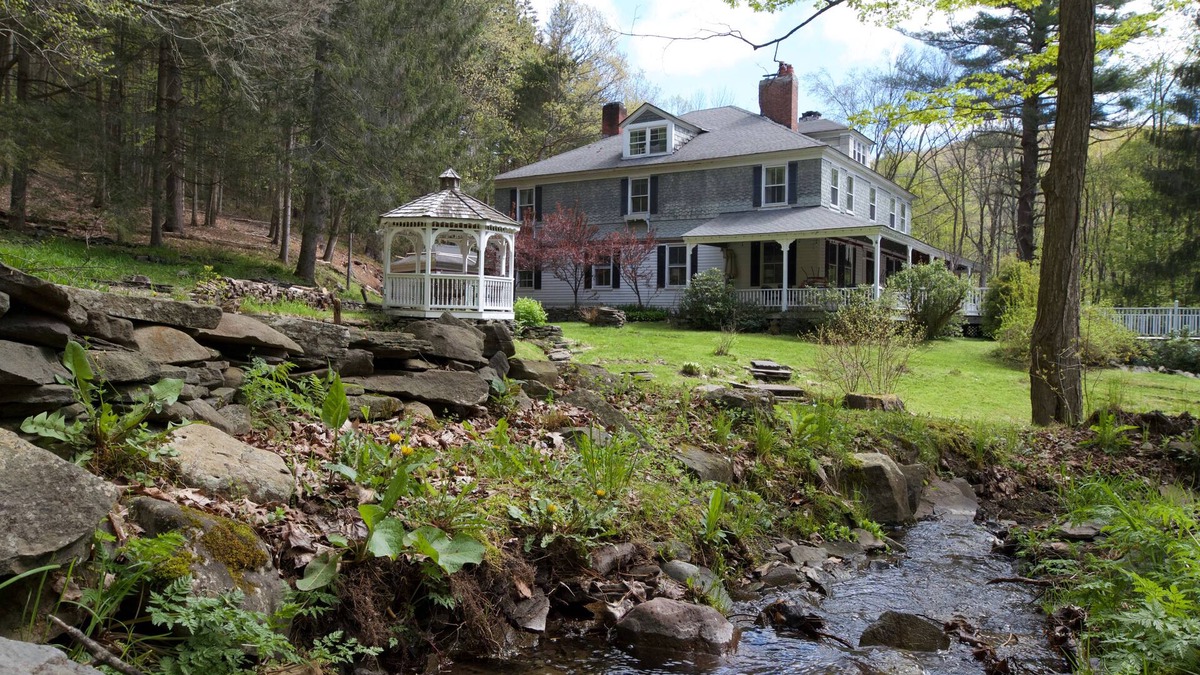 Highmount House | Birch Creek Retreat ~ 8br, 8ba, New Hot Tub + Sauna