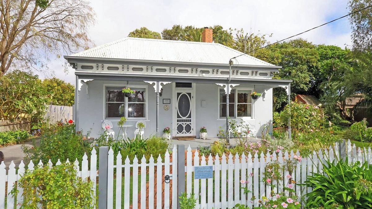 Koroit Cottage | Birch House Koroit - Peaceful, Tranquil & Relaxing