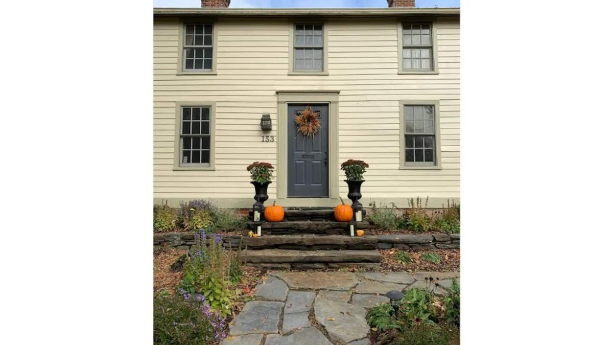 Northampton Apartment | Birch Suite- 2nd Floor Apartment with Kitchenette in front of Smith College