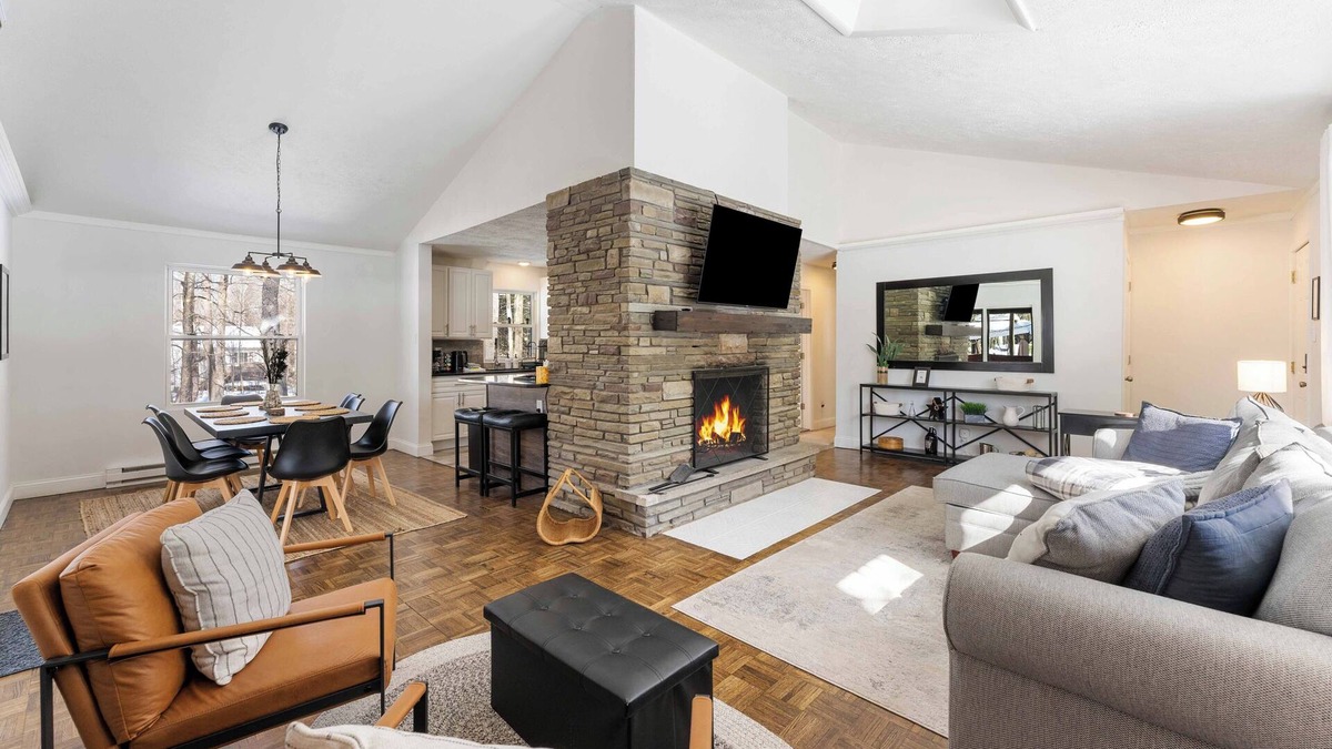 Blakeslee House | Birchwood by AvantStay | Game Room + Lake Access