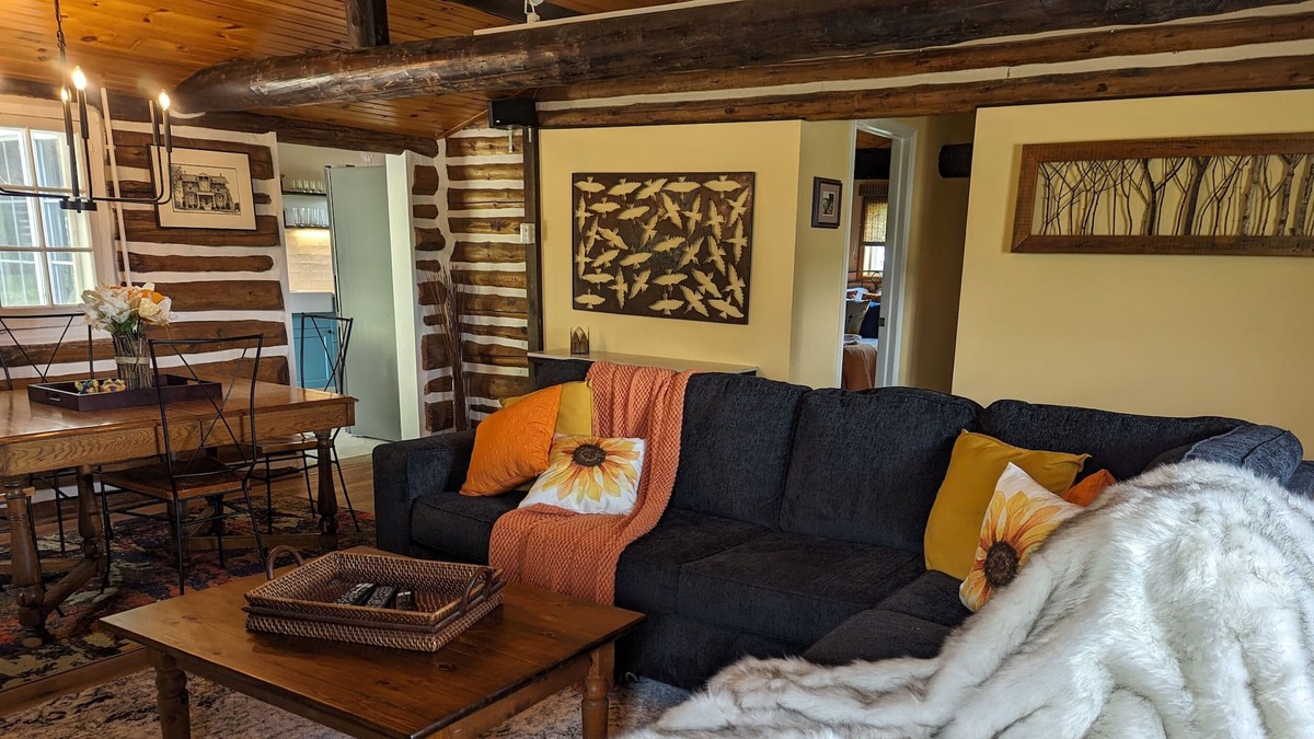Innisfil Cabin | Bird Haven Log Cabin, Unique, charming and close to Lake Simcoe.