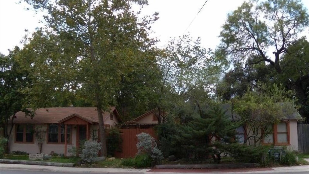 Kerrville Cottage | 'Bird's Nest Guest Cottage' Guadalupe River - Dog Friendly (Dog fee $15/night)