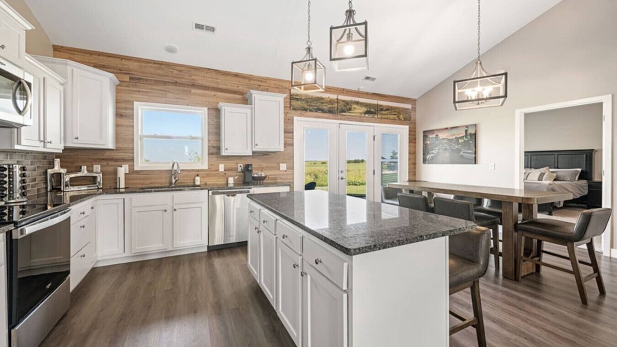 Manhattan House | Birdie Hideaway at Home Stay MHK