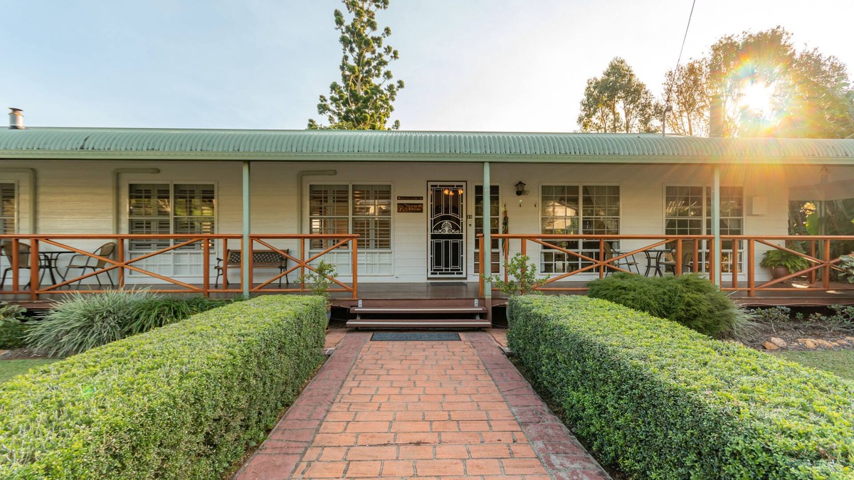 Yungaburra Cottage | Birds 'n' Bloom Cottages
