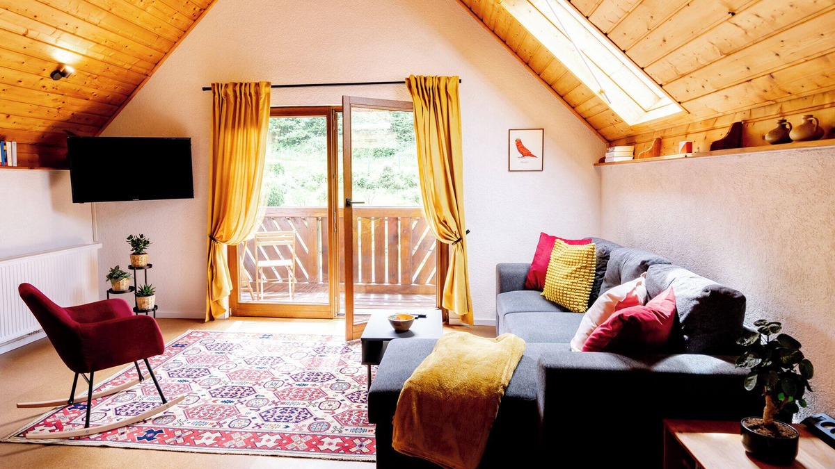 Darstein House | birds-nest holiday home palatian forest balcony wood stove