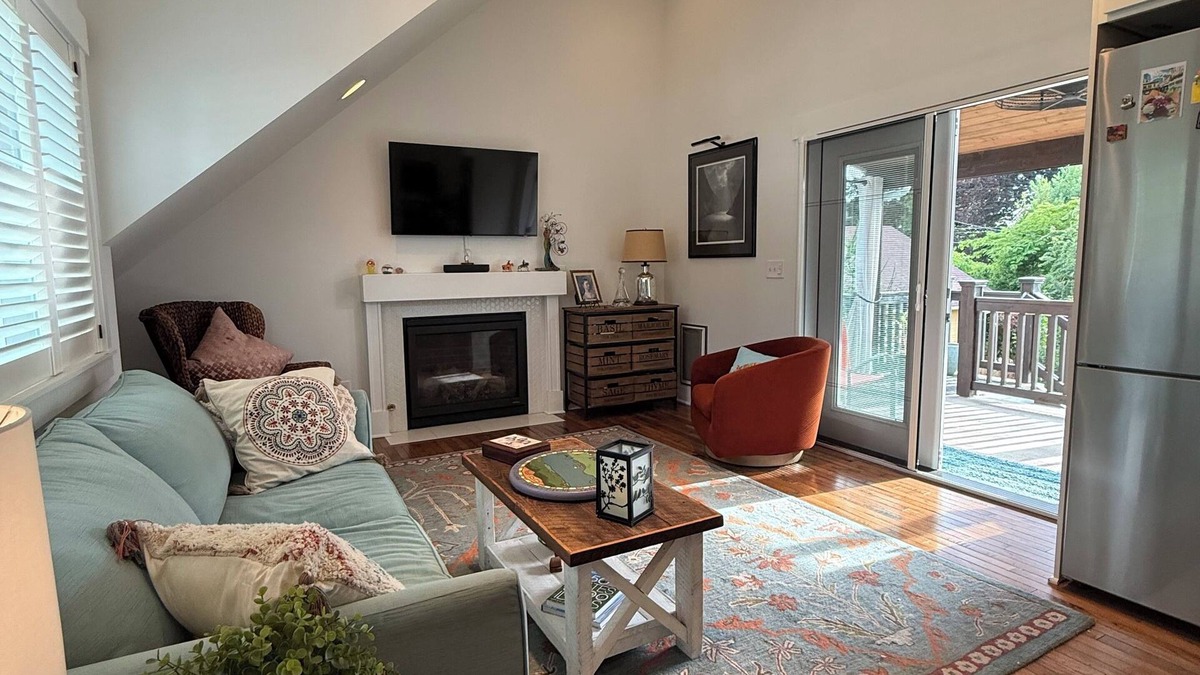 Snohomish Apartment | Birds Nest, Only blocks to downtown Snohomish