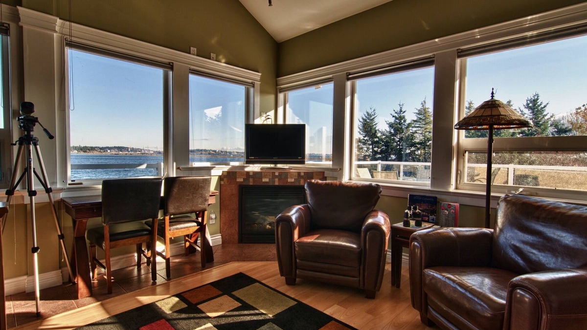 Victoria House | Birds of a Feather Victoria Oceanfront Studio Suites