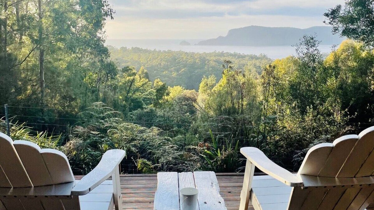 South Bruny Cottage | Birdsong - a cosy cabin with a view