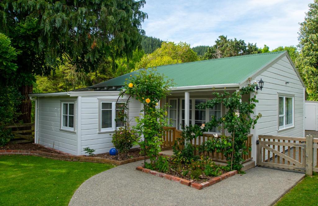 Paraparaumu House | Birdsong Cottage