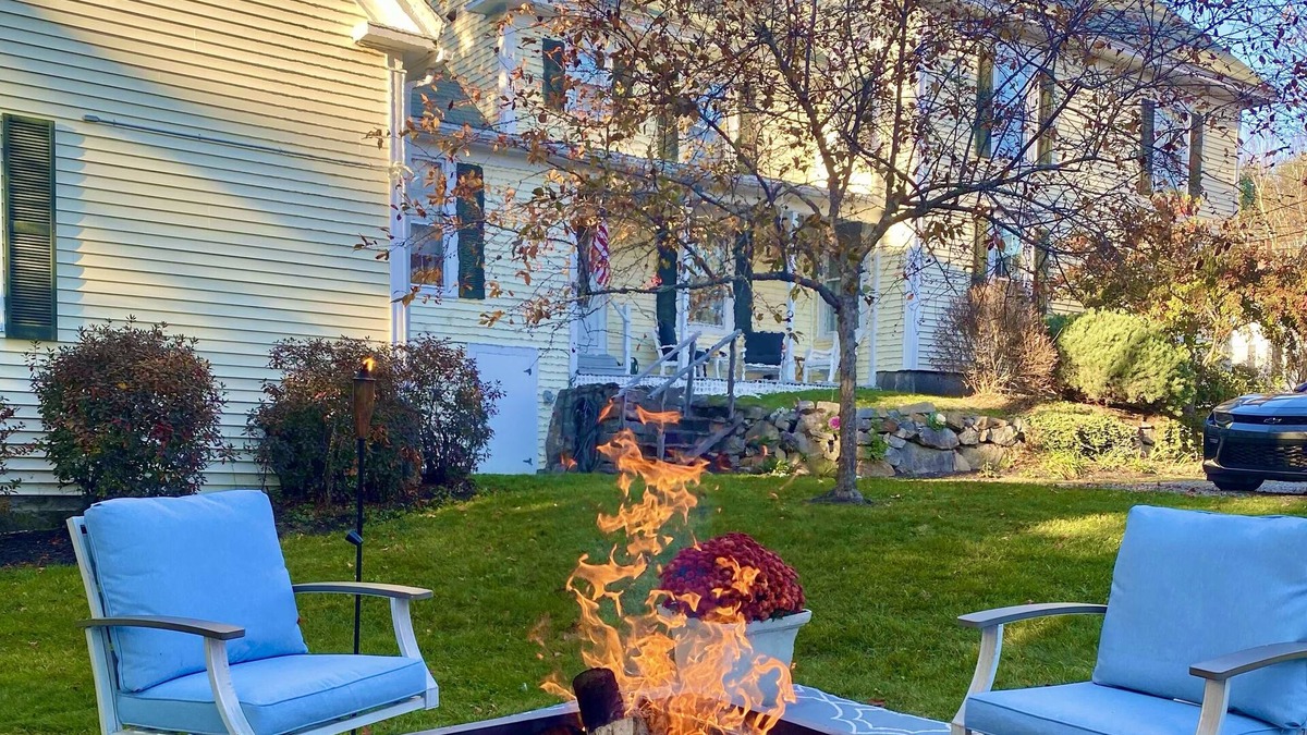Waldoboro Apartment | Birdsong Hilltop 2BR w/Private Balcony + 2 Fire Pits + Peaceful Setting