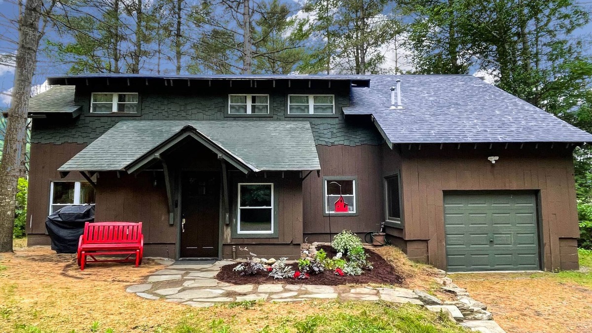 Keene House | Birdsong -spacious & welcoming- your High Peaks getaway
