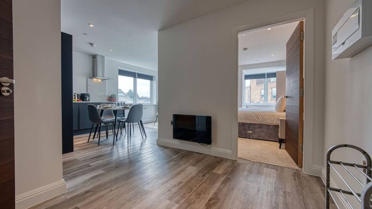 Bloxwich Apartment | Birmingham Business & Staycation Haven Ideal for 4 Guests