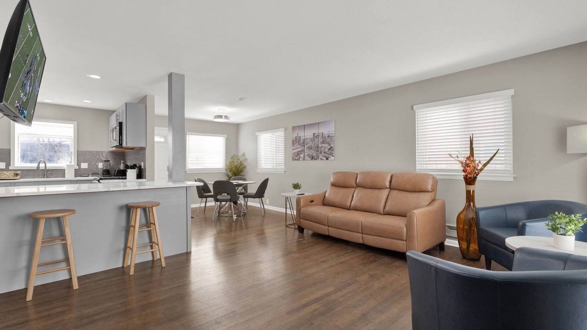 Birmingham House | Birmingham Retreat - Work & Play