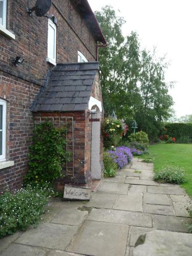 Altrincham Bed & Breakfast | Birtles Farm Bed and Breakfast