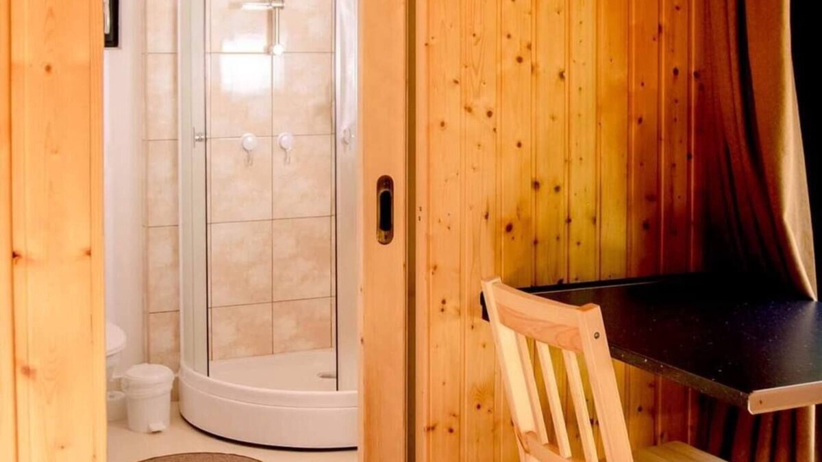Bucin Cabin | Birtok Houses-tiny home for 2 by the creek