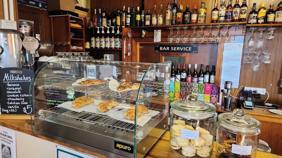 Waratah Hotel | Bischoff Hotel