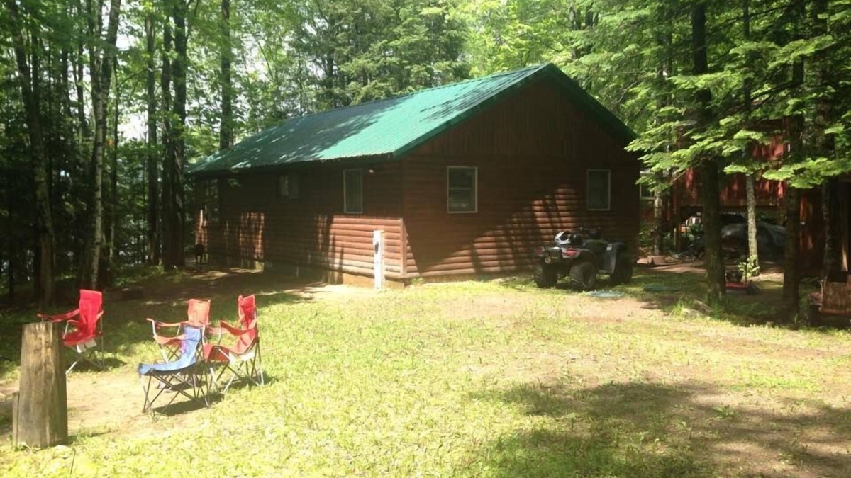 Crandon Cabin | Bishop Lake Three Bedroom Cabin