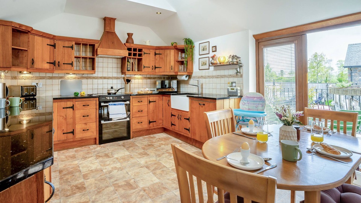 Bishopston Apartment | Bishopston Cwtch - Three Bedroom Apartment, Sleeps 5